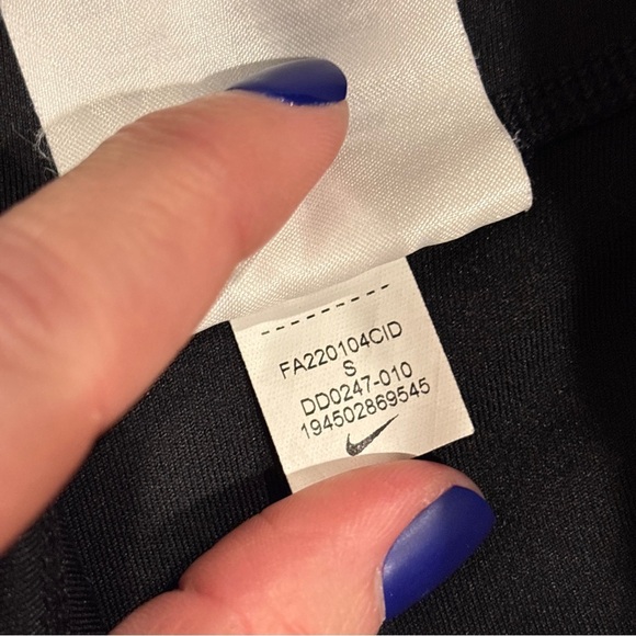 Nike One Women’s Mid-Rise Crops Capri Black Size Small - Picture 8 of 12